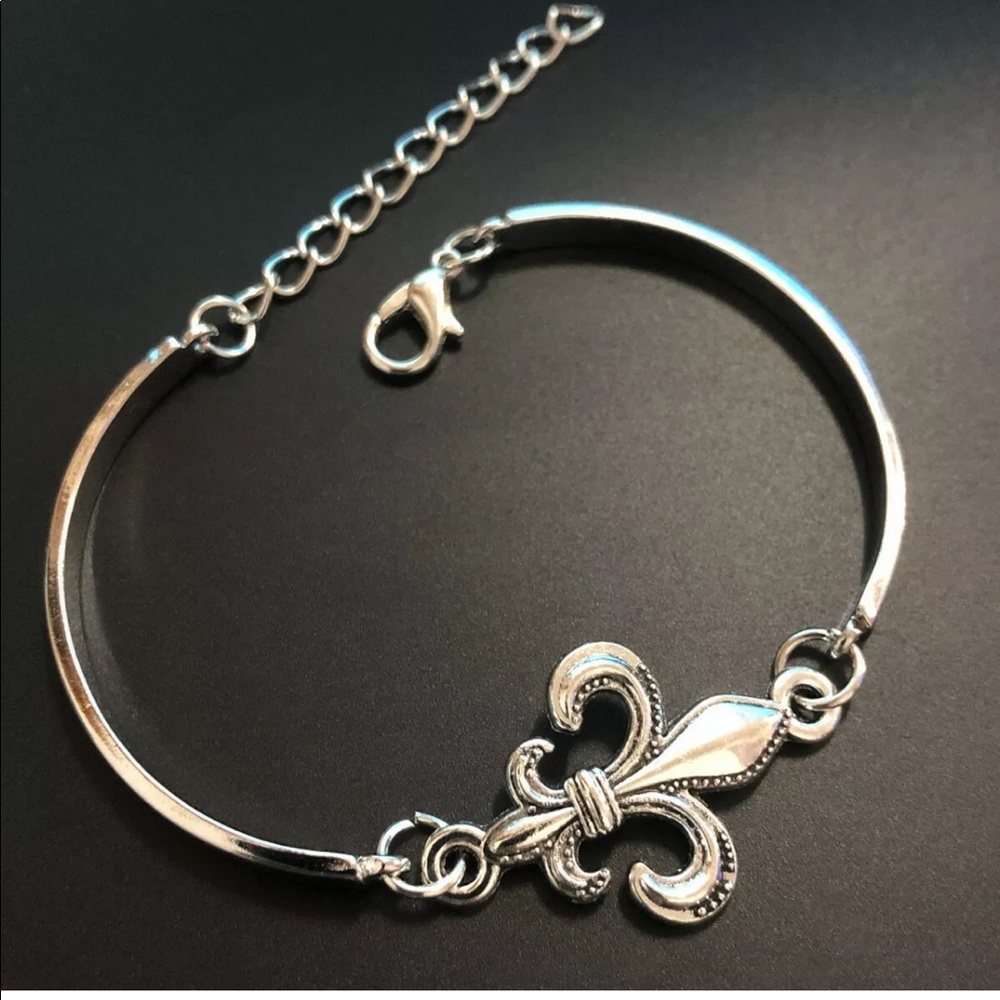 New Silver Fleur-De-Lis Bangle Bracelet